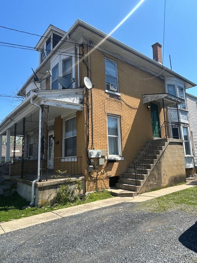 Building Photo - 7 Hummel Ave Unit Apt 2