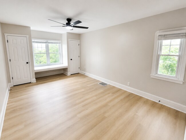 Photo - 1040 Mercer Ave