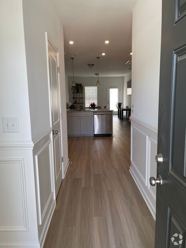 Building Photo - 3 bed 2.5 Bath Townhouse. Shelbyville