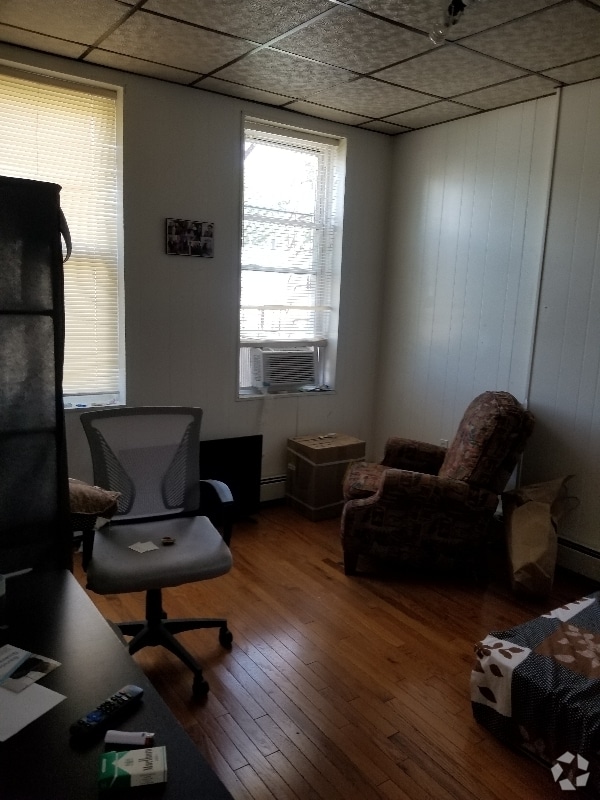 Building Photo - 258 Hancock Ave Rental