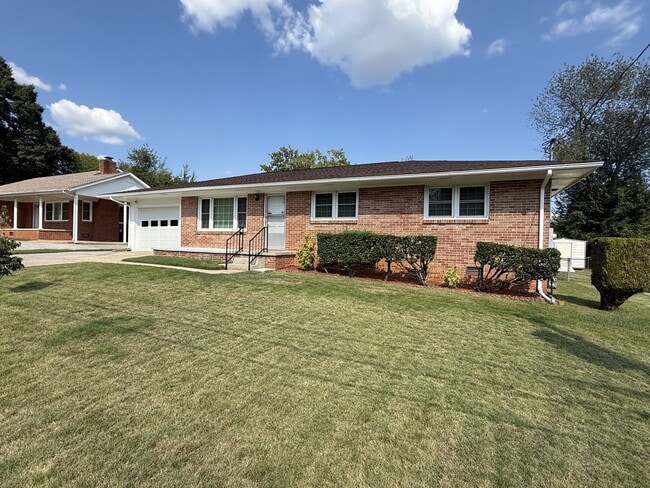Photo - 424 Karter St NW