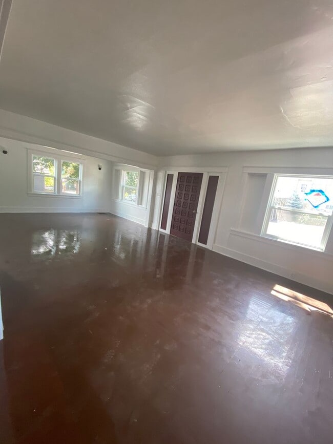 Photo - 5 Bedroom 1.5 Bath House