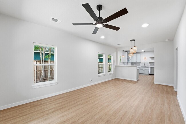 Photo - 2710 Gano St