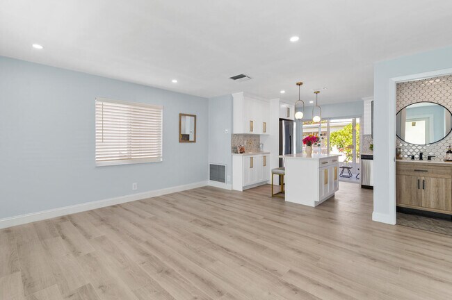 Photo - 902 SW 17th St