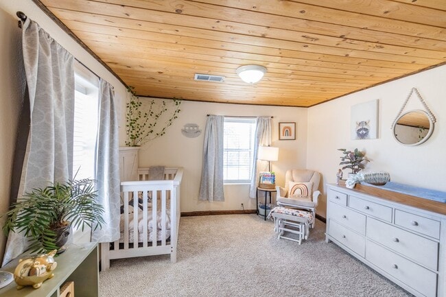 Photo - Private 3 bedroom, 1 bath with Large Fenced-in Backyard