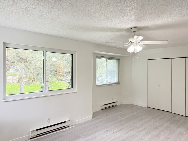 Photo - 7261-7140 140 St