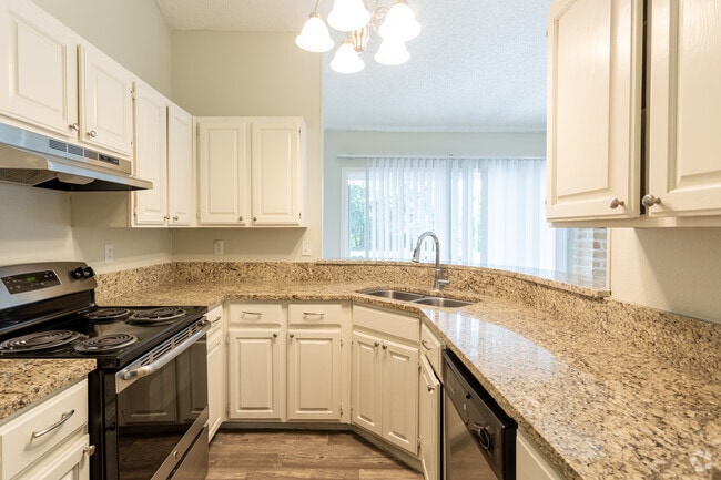 2 BR, 2 BA 1120 SF