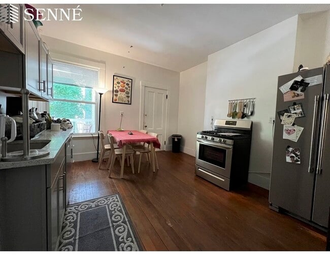 Kitchen - 19 Trowbridge St Unit 19T3