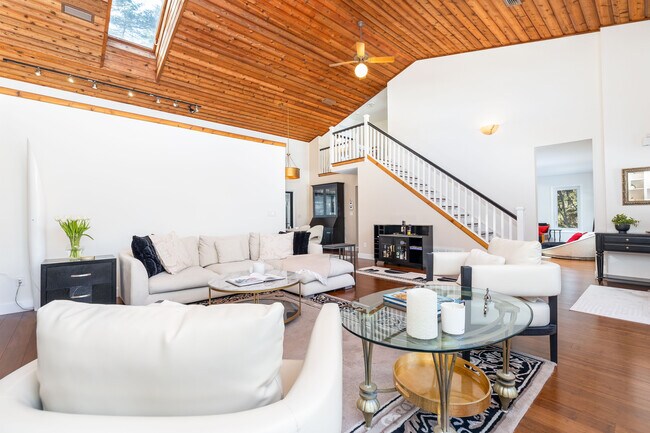 Photo - 9 Belshyre Ct