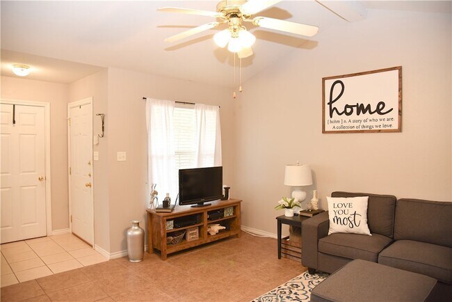 Photo - 3815 Oldenburg Ln