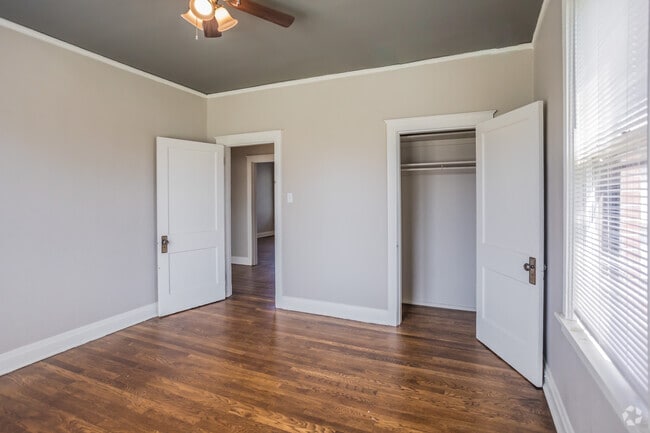2 BR, 1 BA - 950 SF
