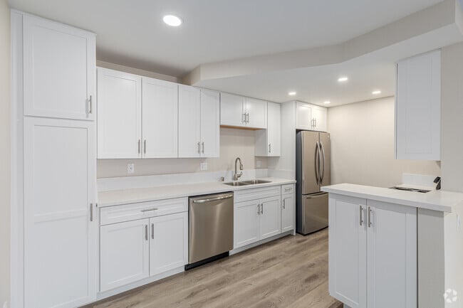 1BR, 1BA - 645SF - UPGRADED Kitchen