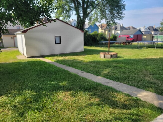 Photo - 936 Beckford St