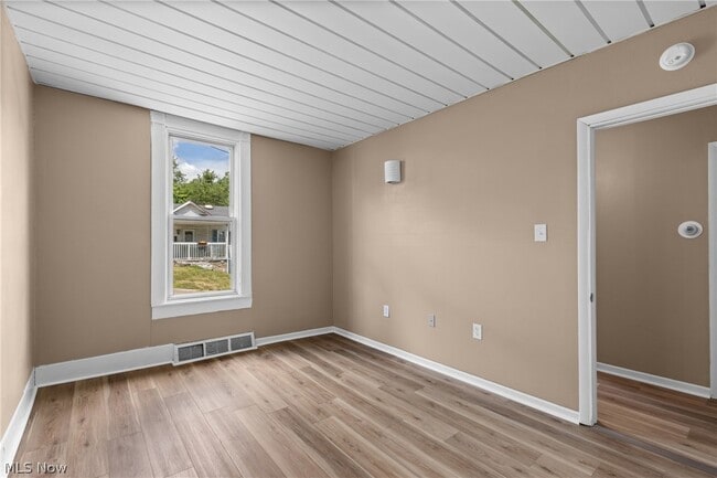 Photo - 118 Spring Ave