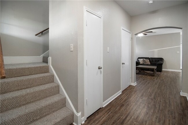 Photo - 2903 McLaren Dr