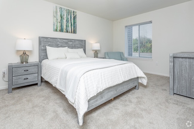 2BR, 1BA - 960 SF