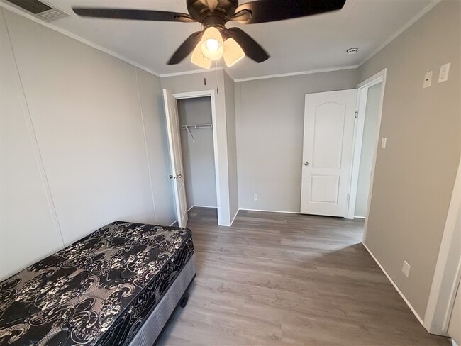 Photo - 110 N Michigan St