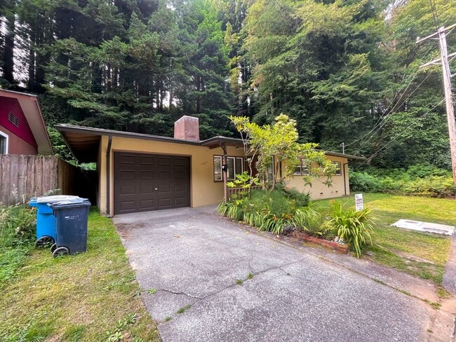 Photo - Enjoy Modern Living in this Upgraded home in a wooded area!