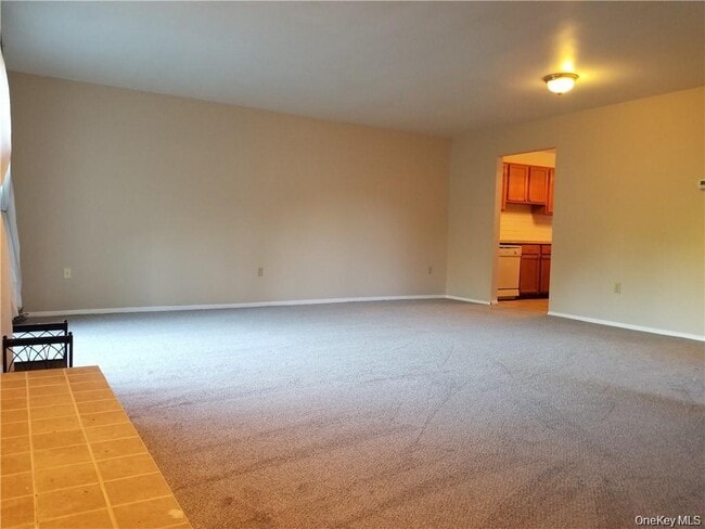 Photo - 256 Heritage Ln