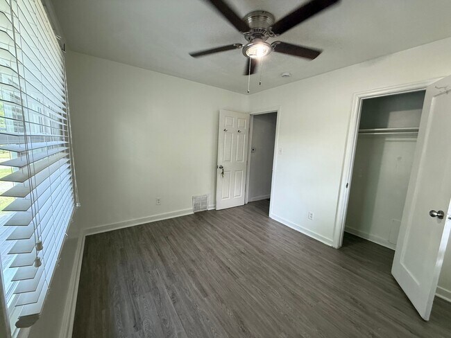 Photo - 726 Logan Ave S Unit #A