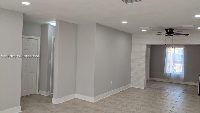 Photo - 6461 Evans St