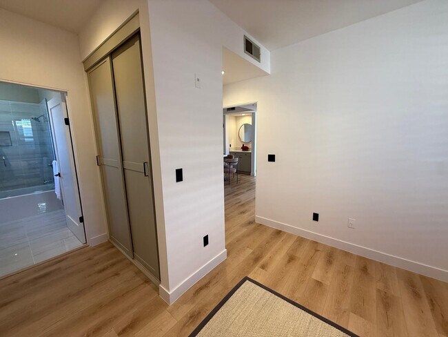2BR, 2BA - 1,100SF - Bedroom