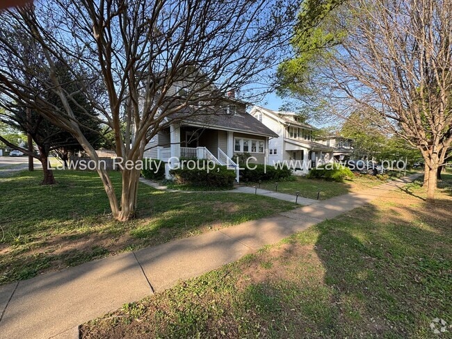 Building Photo - Large Raleigh Court Home on a Corner Lot