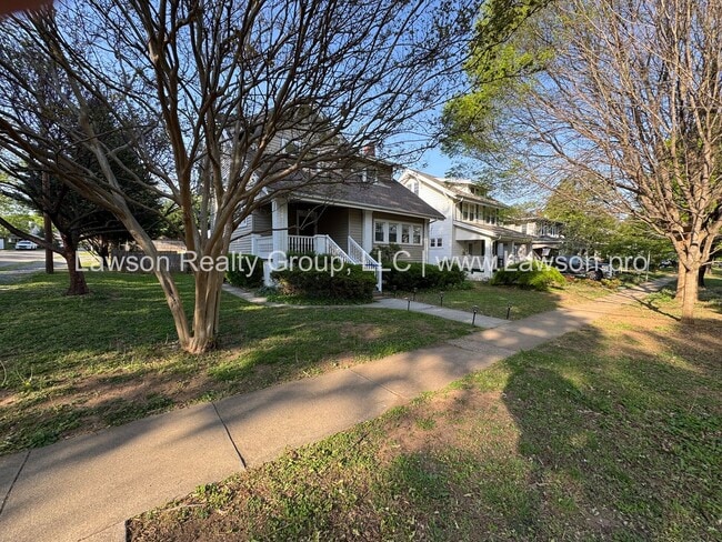 Large Raleigh Court Home on a Corner Lot - Large Raleigh Court Home on a Corner Lot