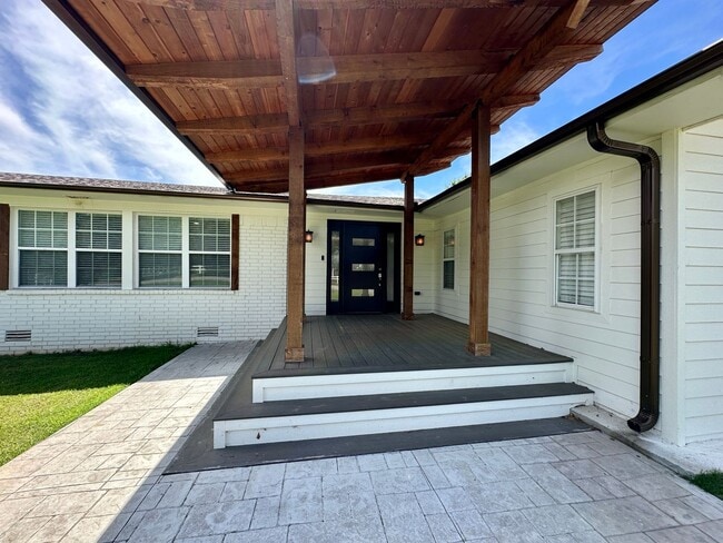 Photo - 865 N Ulmer St