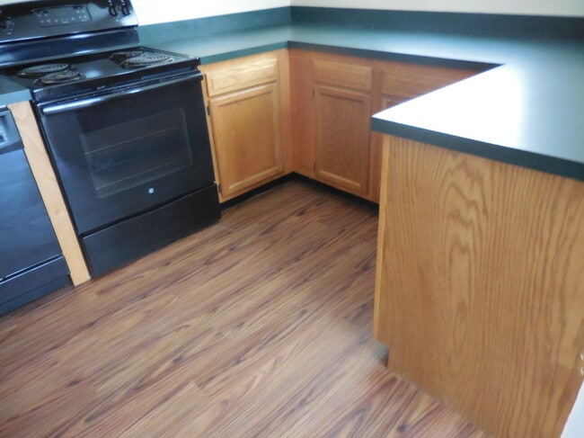 Photo - 128 Montmullin St