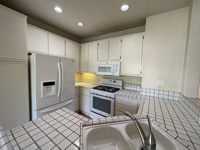 Photo - Beautiful 2-Bedroom Condo Near Silicon Valley! Unidad 120