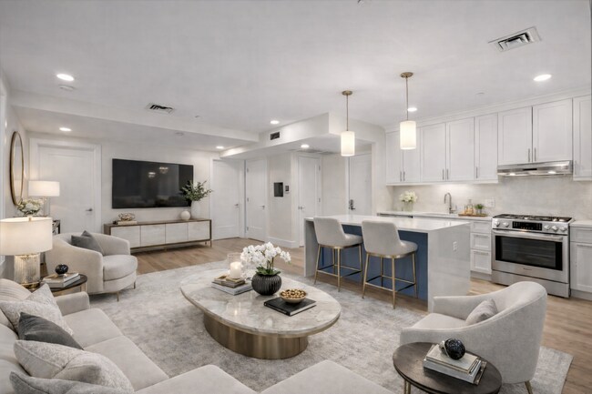 Building Photo - 305 Border St Unit 402