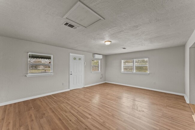 Photo - Inviting 2 bedroom 1 bath home for rent!