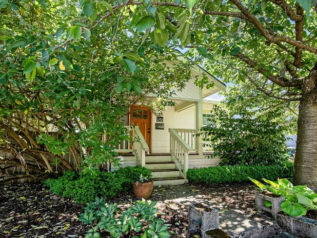 Photo - Adorable, vintage 1924 2-bdrm/1-bath w/ fe...