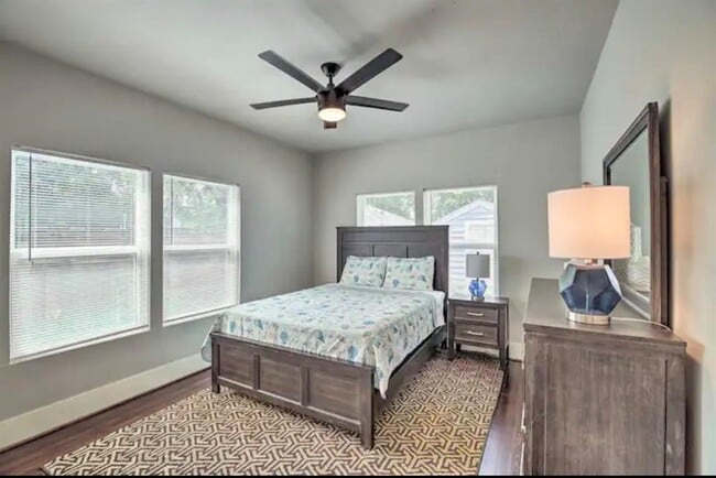 Photo - 5224 Leeland St