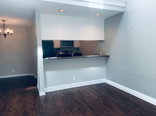 Photo - 327 Yorkshire Cir