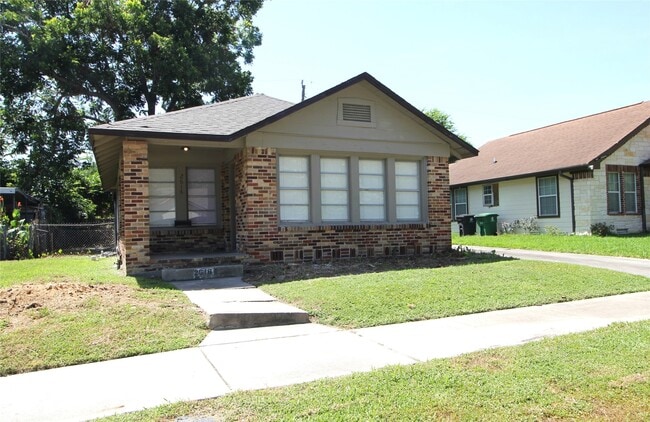 Photo - 2616 Oakcliff St