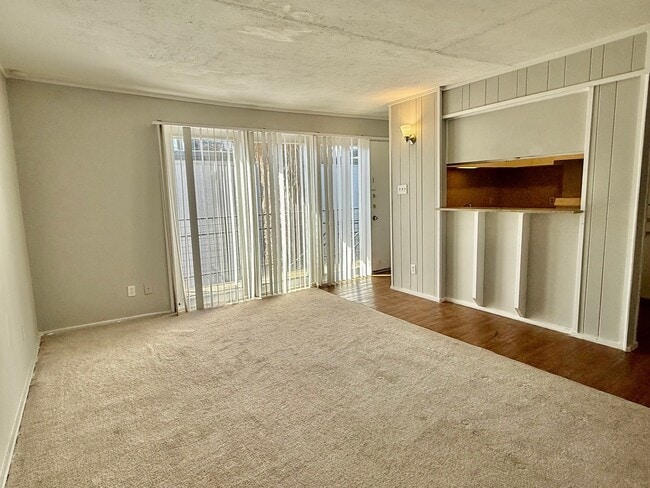 Photo - 1000 Heights Blvd