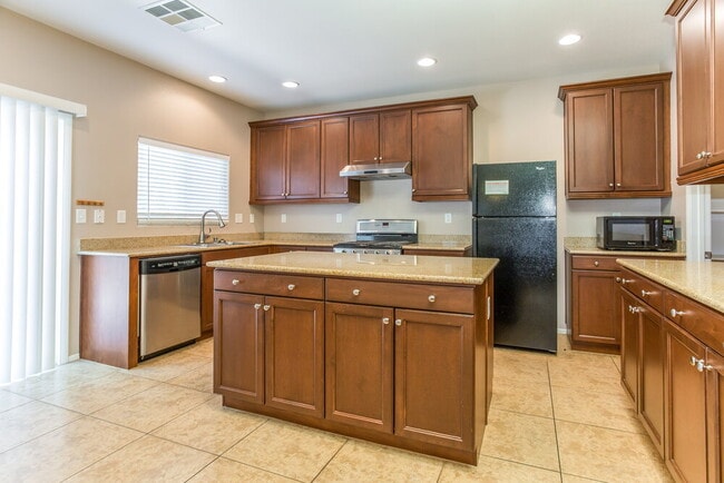 Photo - 9657 Bouncing Ball St