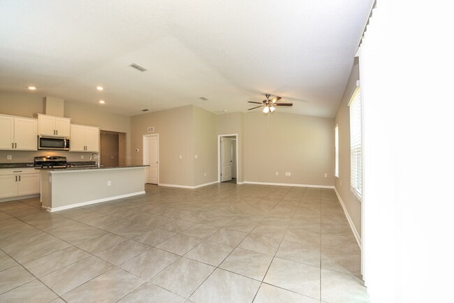 Photo - 86106 Railway Pl