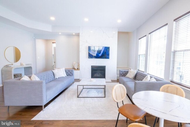 Photo - 8727 Raleigh Mews