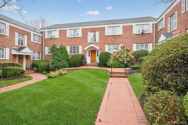 Building Photo - 42 Nathan Hale Dr Unit 60B