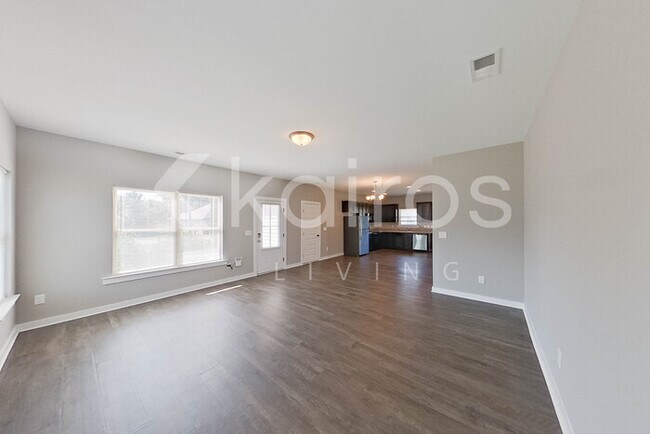150 White Oak Cir