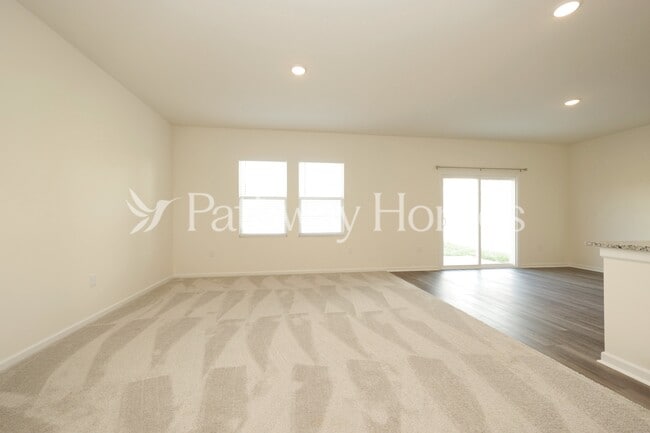 Photo - 1062 Large Poppy Dr