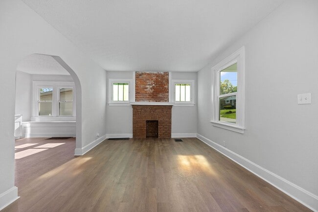 Photo - PRICE HILL - Stunning 4 bed 2 bath on quiet cul de sac street