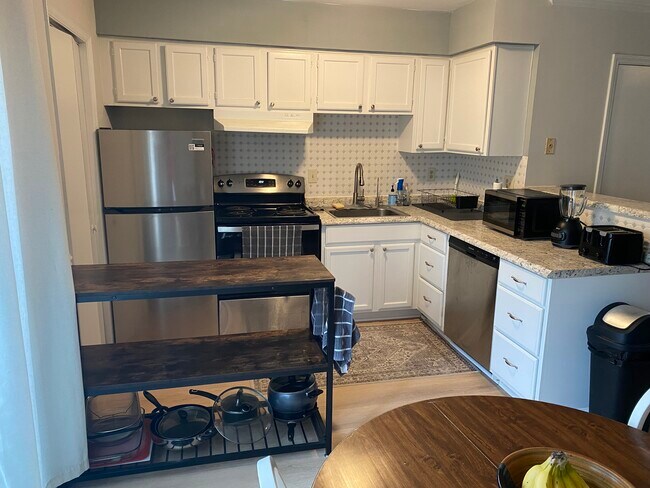 Photo - 117 Chaucer Ct