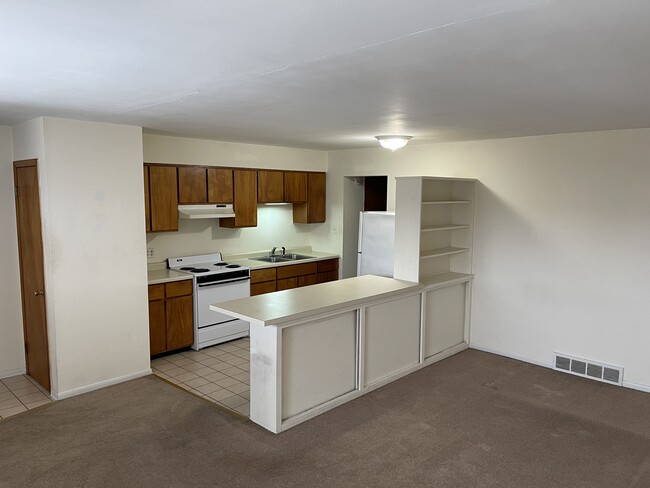 Photo - 10 Main St Unit 3 Apartment