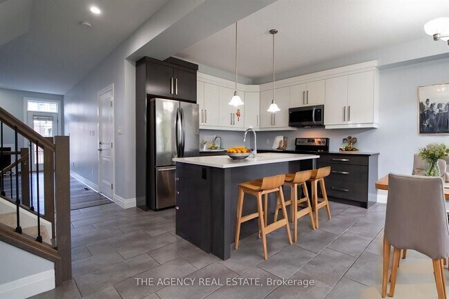 Photo - BEAUTIFUL TOWNHOME  *SUNNINGDALE * 5 Bedroom * Garage * AVAIL NOW Unit 24