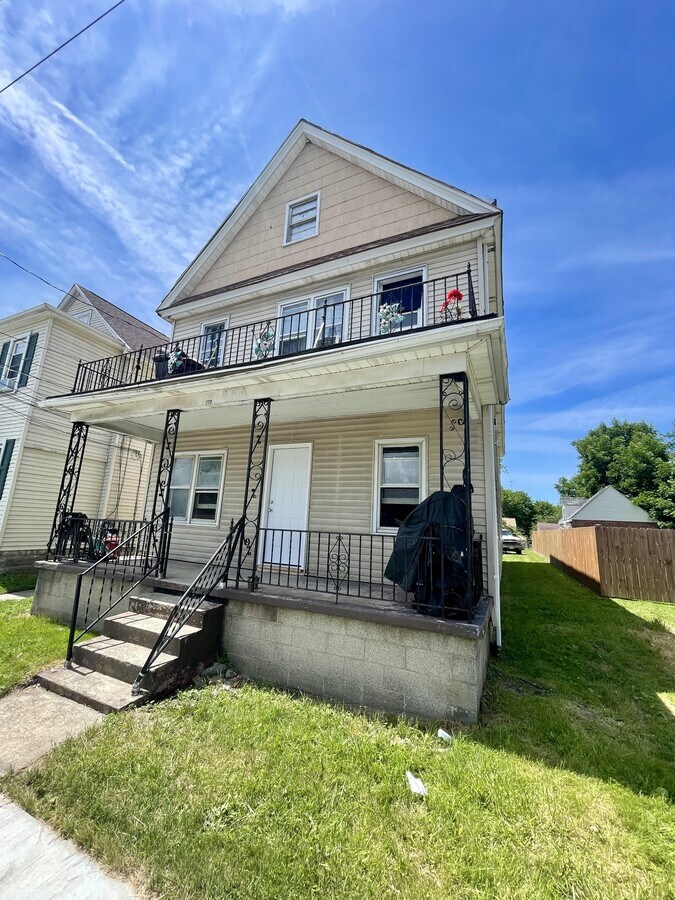 Photo - 229 Center St Unit 1