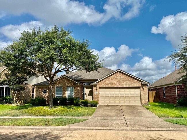 Building Photo - Beautiful One-Story Home Minutes from 290 ...